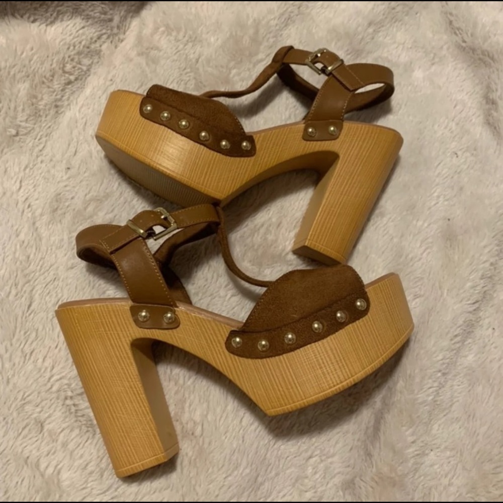 SOLD - New Wild Diva Brown Faux Suede Chunky Platform Heels Size 7
